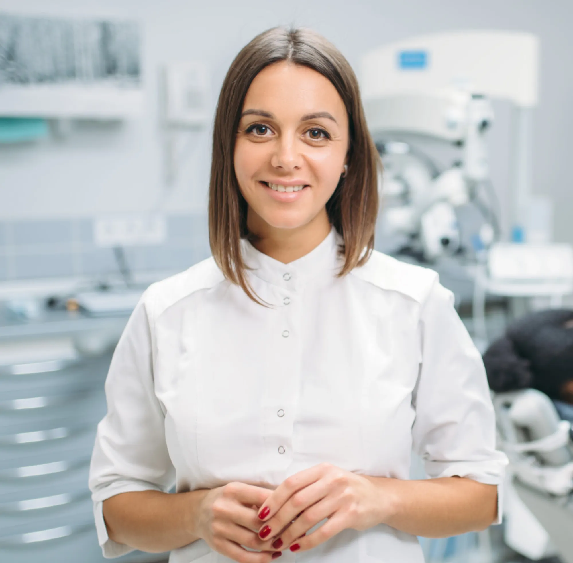 Smiling female dentist dental clinic jbf6zrx